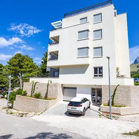 Beachfront Pebble Srzic * Makarska