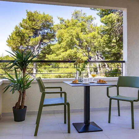 Beachfront Pebble Srzic Appartement