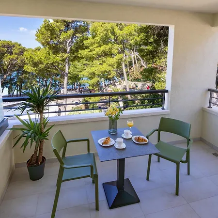 Beachfront Pebble Srzic Makarska