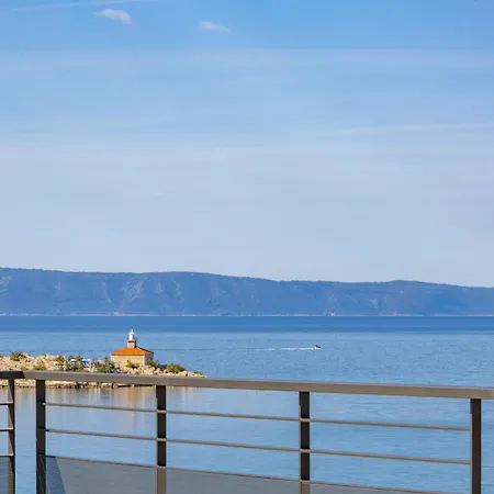 Beachfront Pebble Srzic Appartamento