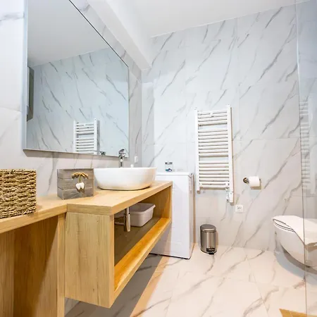 Beachfront Pebble Srzic Appartamento Makarska